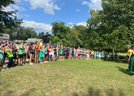 Le 22 août 2024, 128 enfants du Camp Laureate à Burlington, en Ontario, ont établi un nouveau record du monde pour le plus grand nombre d'enfants chantant une chanson du camp.