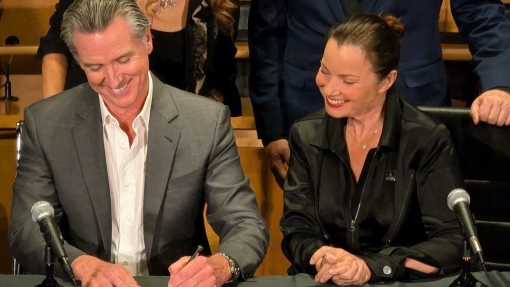 Le gouverneur Gavin Newsom signe des projets de loi sur l'IA soutenus par le SAG-AFTRA Plus de Variety Les plus populaires À lire absolument Inscrivez-vous aux newsletters de Variety Plus de nos marques
	
	
