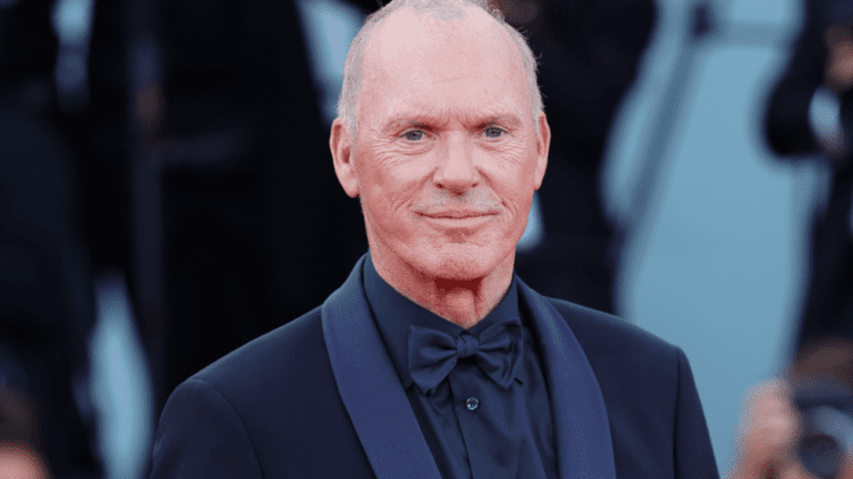 Le vrai nom de Michael Keaton est Michael Douglas, et il envisage un changement de générique officiel pour « Michael Keaton Douglas » dans le futur : « Cela arrivera » Plus de Variety Les plus populaires À lire absolument Inscrivez-vous aux newsletters de Variety Plus de nos marques
	
	
