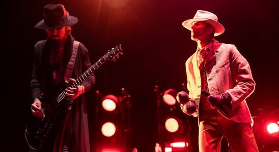 L'épouse de Perry Farrell raconte de manière dramatique pourquoi il a agressé Dave Navarro pendant l'émission Jane's Addiction : « Perry était une bête folle pendant la demi-heure qui a suivi » Plus de Variety Les plus populaires À lire absolument Inscrivez-vous aux newsletters de Variety Plus de nos marques