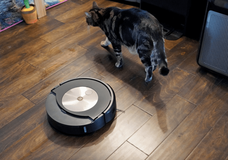 Les aspirateurs robots Roomba bénéficient actuellement d’une réduction allant jusqu’à 620 $