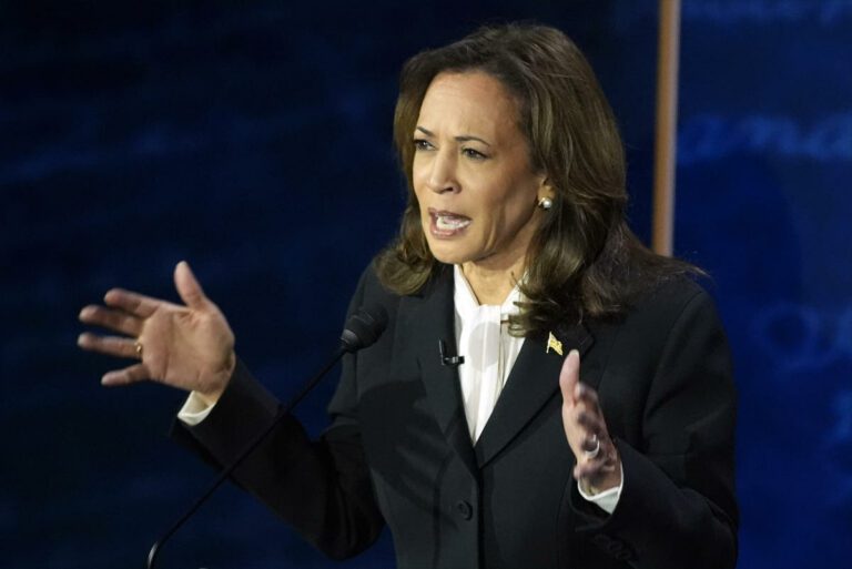 Les « boucles d’oreilles audio » que Kamala Harris n’a pas portées pendant le débat existent à peine