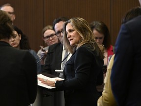 La vice-première ministre et ministre des Finances, Chrystia Freeland, parle des changements apportés au taux d'inclusion de l'impôt sur les gains en capital lors d'une conférence de presse sur la Colline du Parlement à Ottawa, le 10 juin.