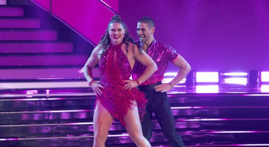 Ilona Maher and Alan Bersten dancing on