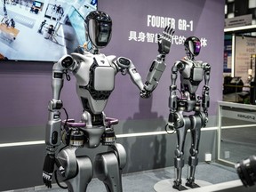 Les robots humanoïdes GR-1 de Fourier lors de la Conférence mondiale sur l'intelligence artificielle à Shanghai le 4 juillet.