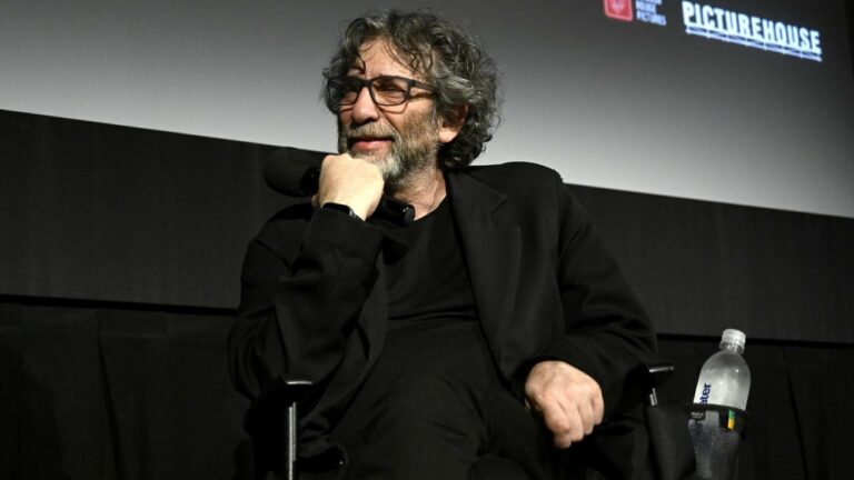 Neil Gaiman propose de se retirer de la saison 3 de Good Omens suite à des allégations d'agression - Rapport
