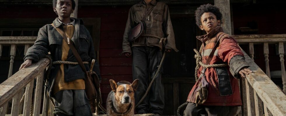 June (Halle Berry), Nolan (Percy Daggs IV) and Sam (Anthony B. Jenkins) with their dog on a porch in Never Let Go