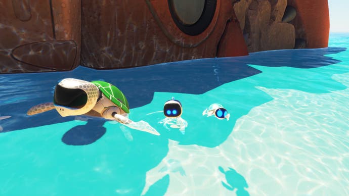 Astro Bot dans l'eau de mer bleue à côté d'une adorable tortue robot