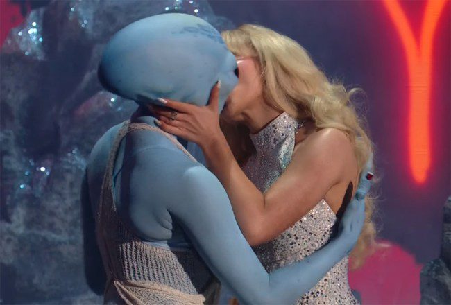 Performance de Sabrina Carpenter aux VMA 2024 : regardez Alien Kiss [VIDEO]