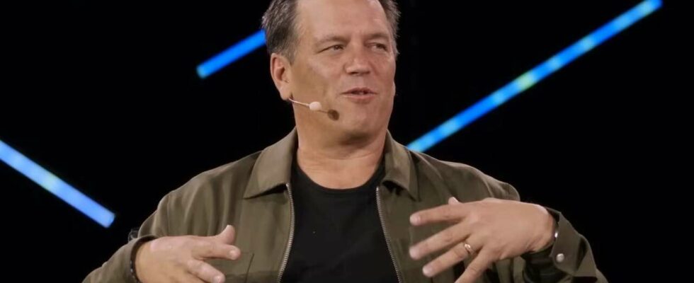 Phil Spencer, directeur général de Xbox, a déclaré qu'il avait renoncé à acquérir « autant de jeux », notamment Destiny et Guitar Hero