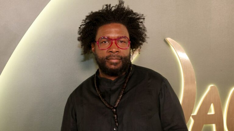 Questlove réalisera le documentaire Earth Wind & Fire Plus de Variety Les plus populaires À lire absolument Inscrivez-vous aux newsletters de Variety Plus de nos marques
	
	
