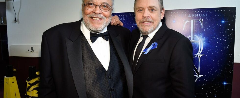 « RIP Dad » : James Earl Jones pleuré par tous, de Mark Hamill à la Ligue majeure de baseball