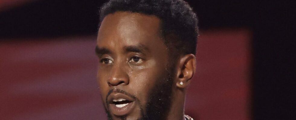 Sean « Diddy » Combs accusé de trafic sexuel, de racket et de transport à des fins de prostitution Plus de Variety Les plus populaires À lire absolument Inscrivez-vous aux bulletins d'information de Variety Plus de nos marques