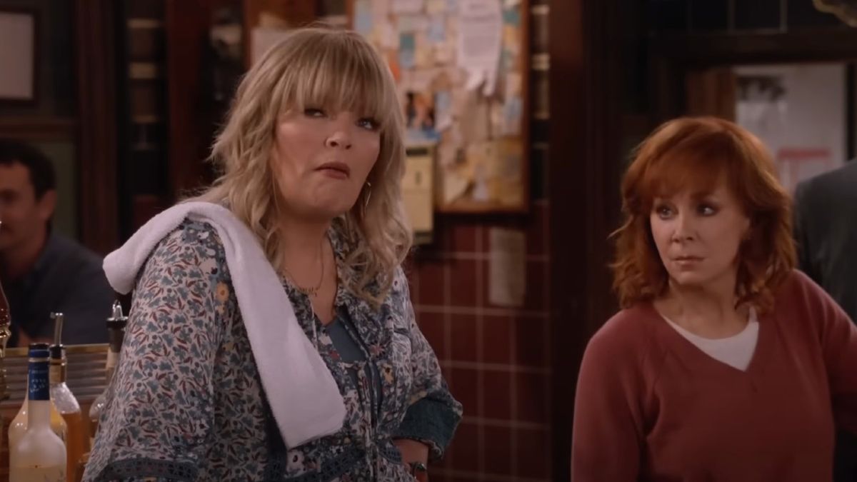 Screenshot of Melissa Peterman and Reba McEntire in the trailer for Happy&#039;s Place.