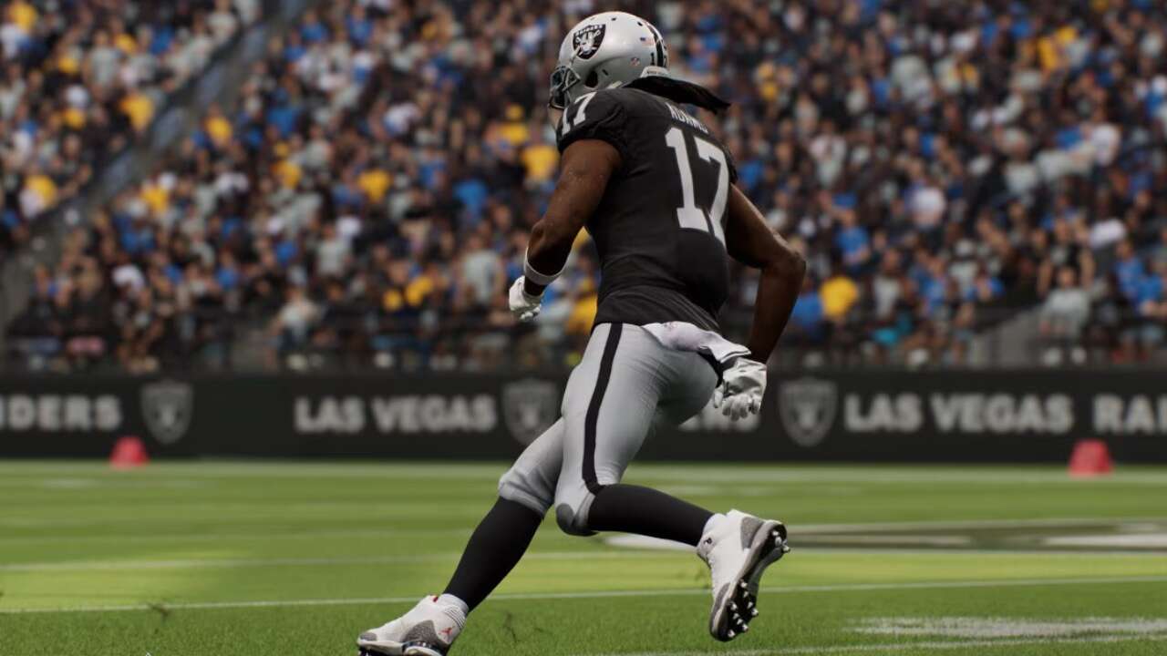 Une mise à jour majeure de Madden NFL 25 garantit que Davante Adams a les bonnes chaussures Air Jordan
