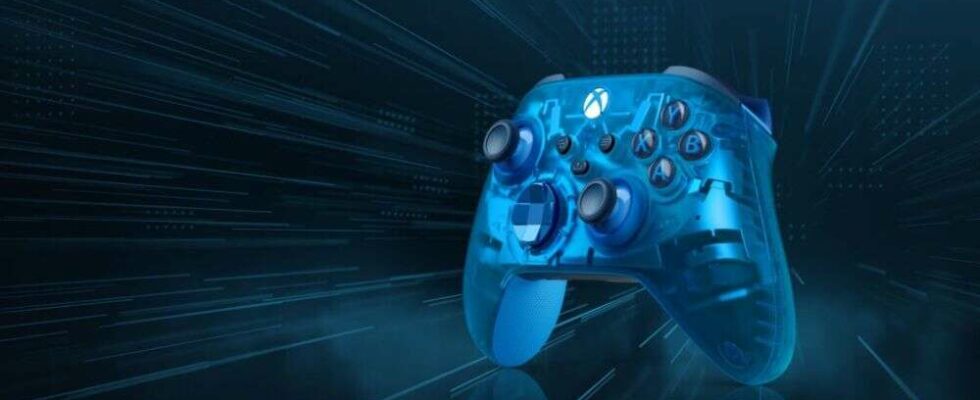 La manette Xbox édition spéciale bleu transparent bénéficie de la première réduction sur Amazon