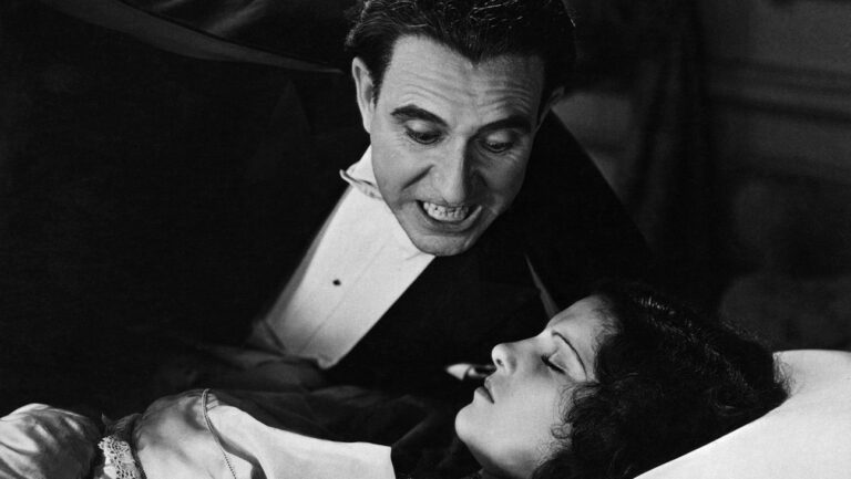 Carlos Villarías and Lupita Tovar in 1931's Spanish-language version of 'Dracula'