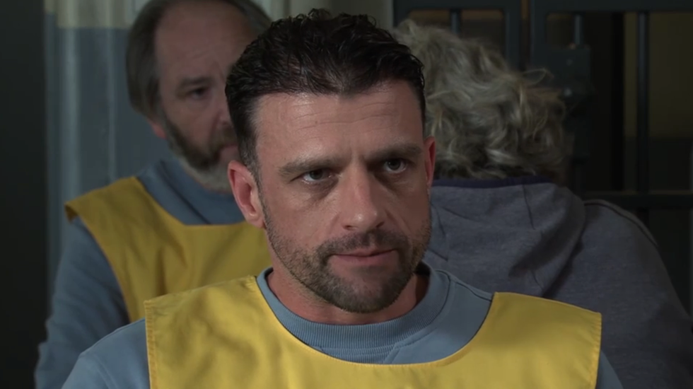 Damon Hay visité en prison par Adam Barlow dans Coronation Street