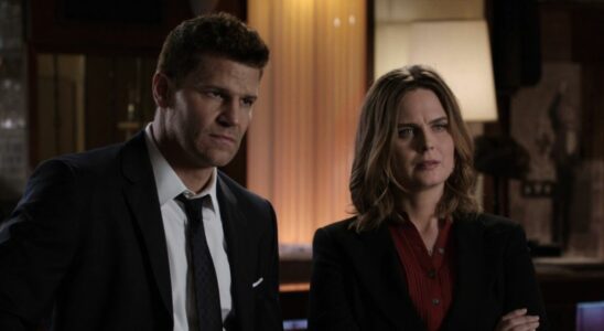 Brennan and Booth questioning someone in Bones