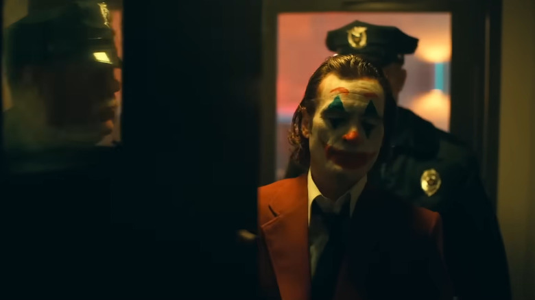 Joker : Folie à Deux, Arthur et les policiers