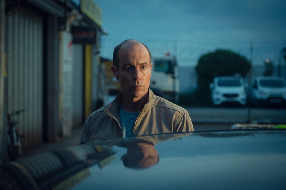 Matthew Gravelle dans le rôle d'Alun dans Ar Y Fin saison 1