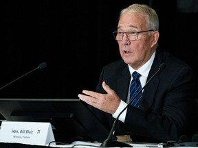 Le ministre de la Défense nationale, Bill Blair, comparaît comme témoin devant la Commission sur l'ingérence étrangère à Ottawa, le vendredi 11 octobre 2024.