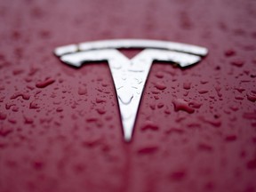 Logo Tesla