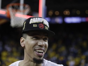 L'ancien gardien des Raptors de Toronto, Danny Green, a annoncé sa retraite de la NBA. Le gardien des Raptors de Toronto, Danny Green, célèbre après la victoire des Raptors lors du sixième match des Golden State Warriors de la finale de la NBA à Oakland, en Californie, le jeudi 13 juin 2019.