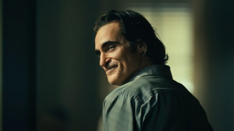 Fin de « Joker 2 » : était-ce une connexion avec « Dark Knight » ? Expliquer la suite du Joker de Joaquin Phoenix Plus de variétés Les plus populaires à lire absolument Inscrivez-vous aux newsletters de variétés Plus de nos marques
	
	
