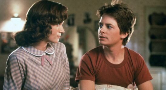 "Je me souviens avoir été vraiment snooty" : Lea Thompson de Retour vers le futur explique pourquoi elle était initialement froide envers Michael J. Fox