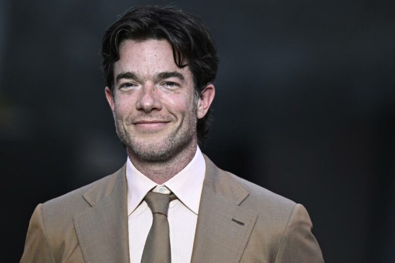 John Mulaney animera un talk-show de variétés en direct sur Netflix