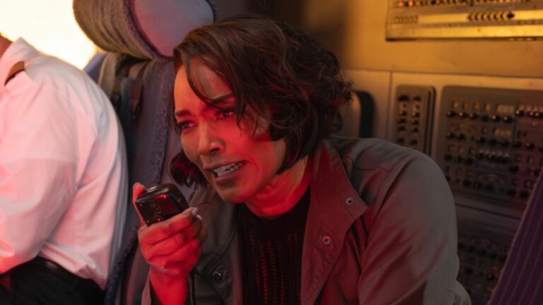 Angela Bassett as Athena in crashing plane in 9-1-1 Season 8x02