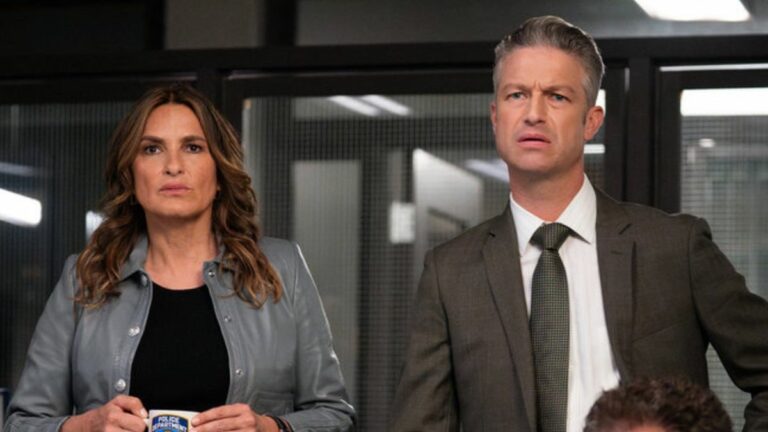 Mariska Hargitay as Benson and Peter Scanavino as Carisi in Law &amp; Order: SVU Season 26x01