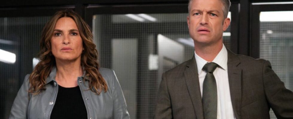 Mariska Hargitay as Benson and Peter Scanavino as Carisi in Law &amp; Order: SVU Season 26x01