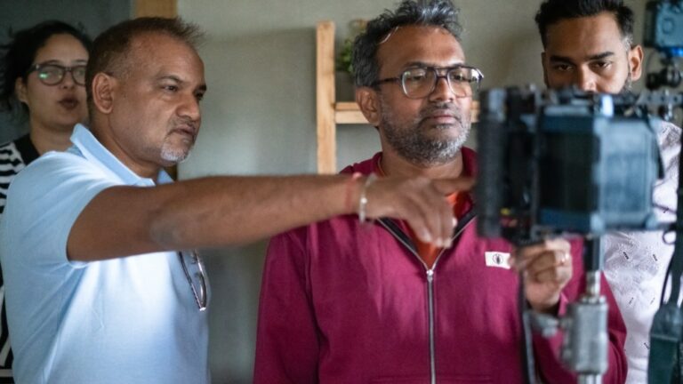 Le tournage de « Turtle's Gaze on Spying Stars » de Vimukthi Jayasundara, lauréat du prix de Cannes, commence le tournage (EXCLUSIF) Plus de Variety Les plus populaires À lire absolument Inscrivez-vous aux newsletters Variety Plus de nos marques
	
	
