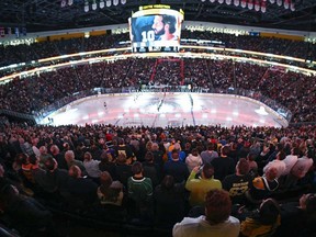 Les Kings de Los Angeles et les Bruins de Boston jouent devant une salle comble lors d'un match hors-concours à Québec le jeudi 3 octobre 2024.