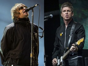 Liam Gallagher se produit au Reading Music Festival, en Angleterre, le 29 août 2021, à gauche, et Noel Gallagher se produit au Glastonbury Festival à Worthy Farm, dans le Somerset, en Angleterre, le 25 juin 2022. (Photo AP)