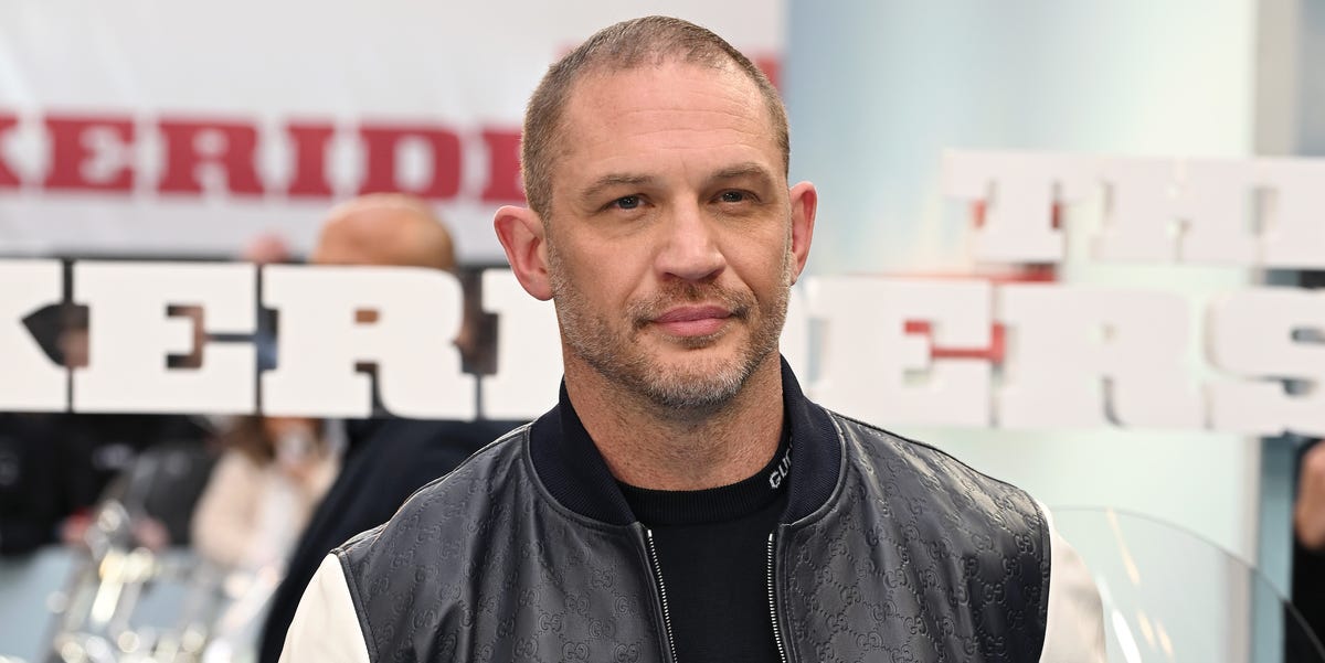 Tom Hardy fera équipe avec Pierce Brosnan dans une émission télévisée en streaming
