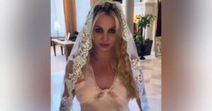 Britney Spears annonce "Je me suis mariée" dans une vidéo intrigante sur Instagram avant son voyage aux îles Turks et Caicos.