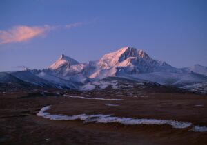 Des auxiliaires aux leaders : les Népalais s'illuminent en battant des records dans l'Himalaya.