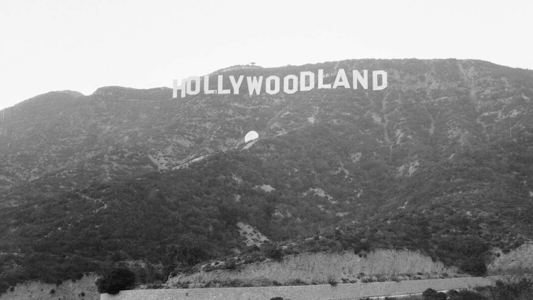 L'ancien point blanc sur le panneau Hollywood : une origine raciste ?