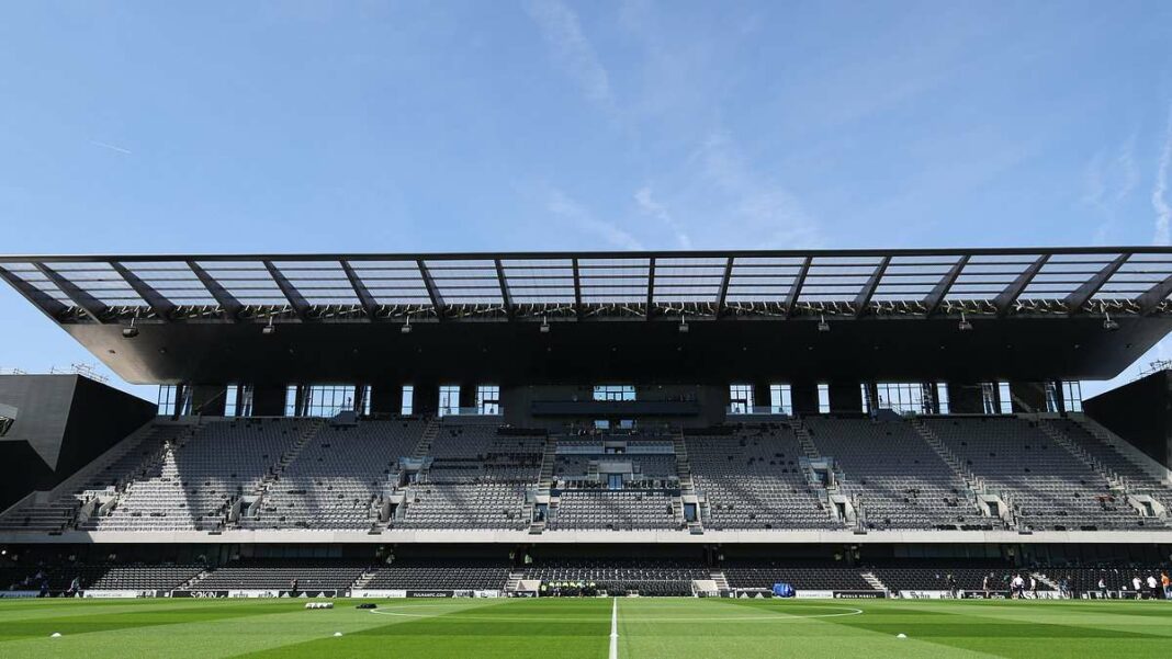 Le responsable de Fulham justifie le prix de 12 000 livres pour les billets de la nouvelle tribune Riverside en raison de la présence de supporters 