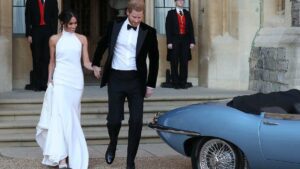 Les tenues de Meghan Markle : Dix occasions où la duchesse a opté pour des halters, selon l'experte en mode royale Eliza Scarborough, qui souligne leur capacité à flatter la silhouette.