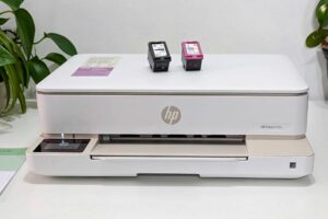 Imprimante HP Envy 6155e : Un design raffiné pour le programme Instant Ink