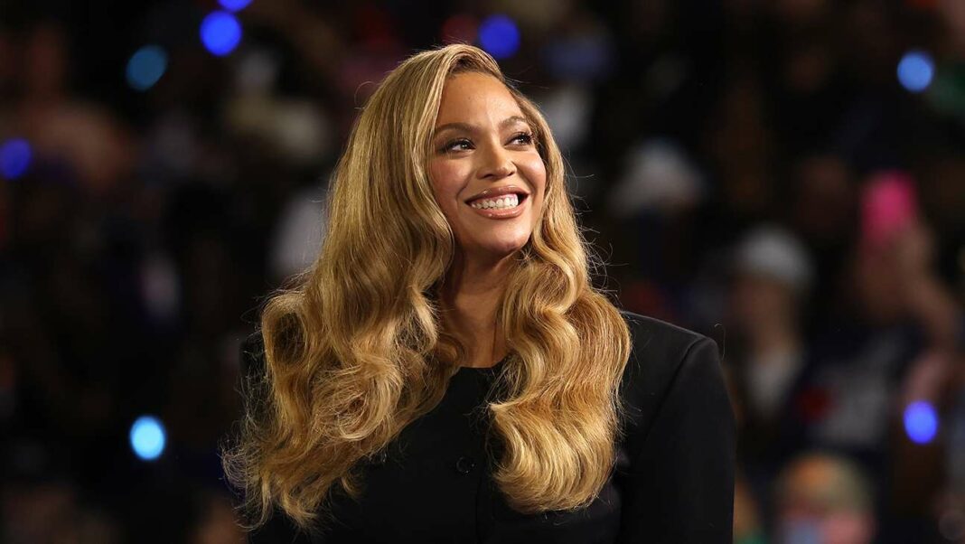 Beyoncé et Kelly Rowland unies pour soutenir Kamala Harris lors d'un événement à Houston : 