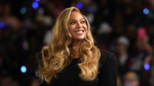 Beyoncé et Kelly Rowland unies pour soutenir Kamala Harris lors d'un événement à Houston : "Il est temps de voter"