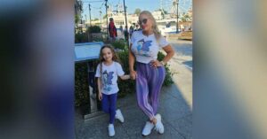 "Des réactions négatives pour Coco Austin en bikini exposant son arrière-train avec sa fille de 8 ans"