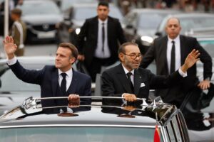 Macron à la recherche du soutien royal marocain, suscitant la méfiance d'Alger