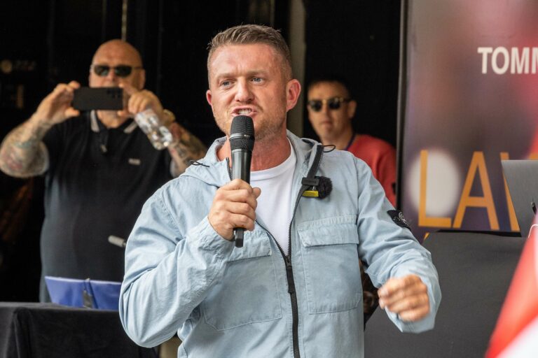 Tommy Robinson se prépare à un défi difficile derrière les barreaux en raison de ses "souffrances psychologiques" après avoir eu des craintes pour sa vie.