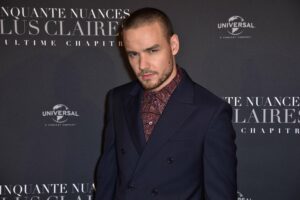 Des images capturées par des caméras de sécurité révèlent l'évanouissement de Liam Payne avant sa chute du balcon, selon un reporter.